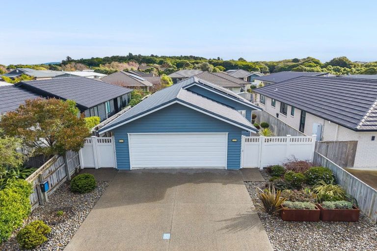 Photo of property in 8 Paioke Street, Waikanae, 5036