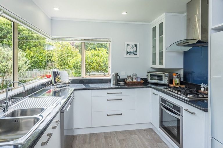 Photo of property in 4 Kaikomako Road, Waikanae, 5036