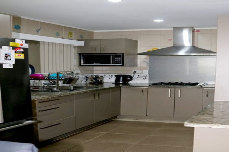 Photo of property in 8 Hatherley Place, Clendon Park, Auckland, 2103