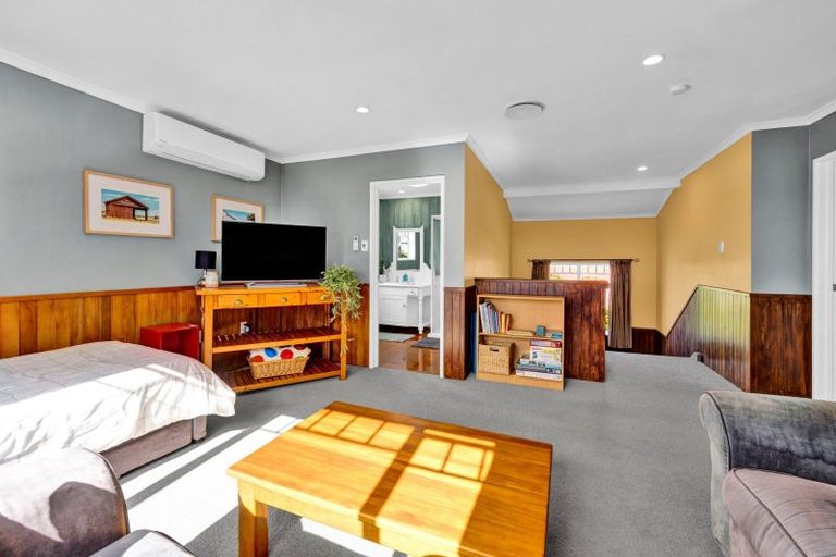 Photo of property in 77 Govett Avenue, Frankleigh Park, New Plymouth, 4310