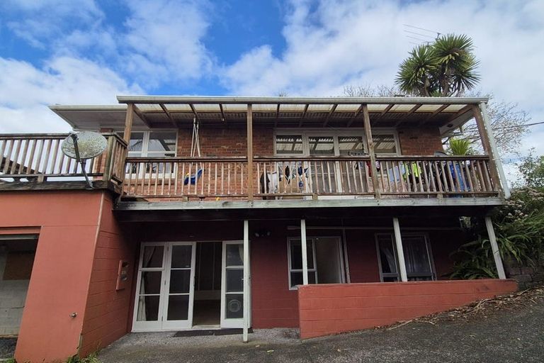 Photo of property in 1 Lauderdale Road, Birkdale, Auckland, 0626