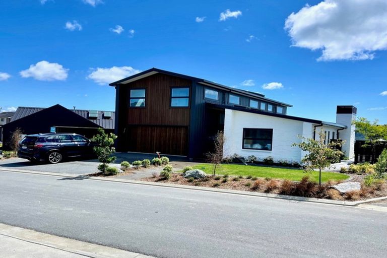 Photo of property in 14 Rotorua Grove, Aotea, Porirua, 5024