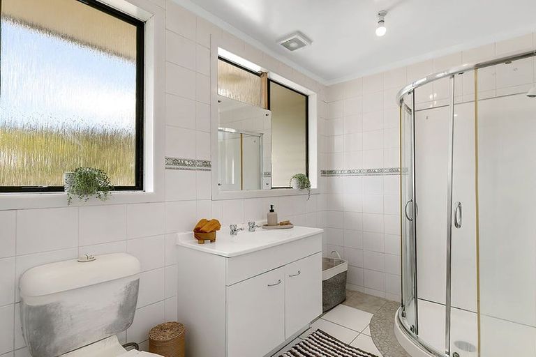 Photo of property in 94 Driver Crescent, Cannons Creek, Porirua, 5024