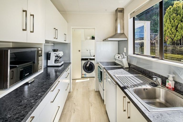 Photo of property in 27 Old Coach Road, Johnsonville, Wellington, 6037