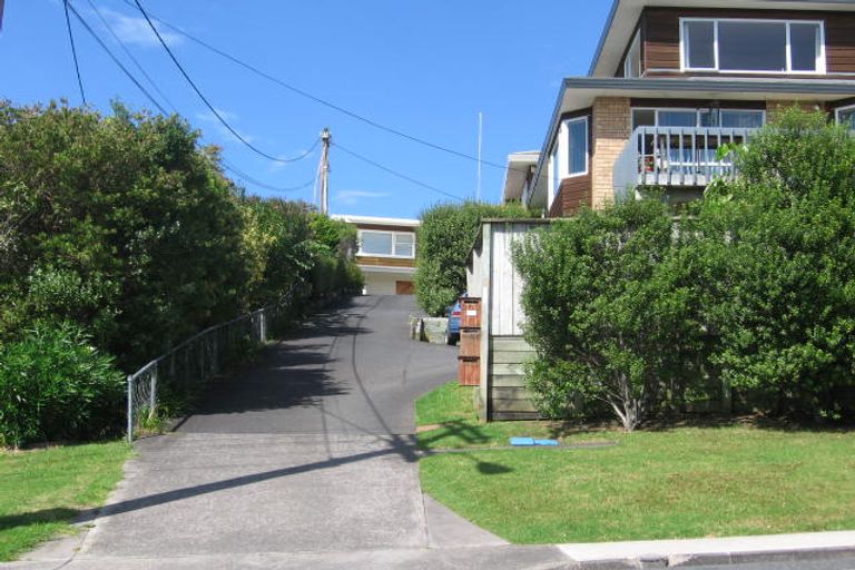 Photo of property in 1/903 Beach Road, Waiake, Auckland, 0630
