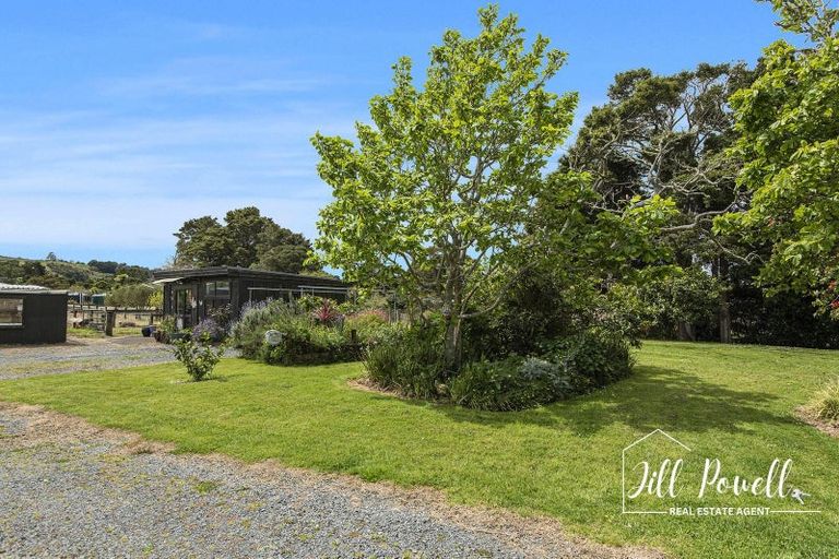 Photo of property in 32 Franklin Road, Paparoa, 0571