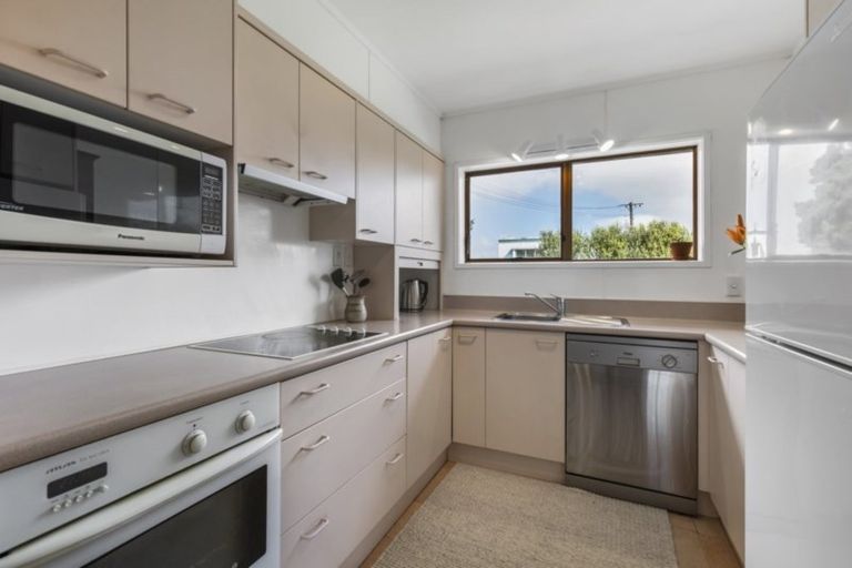 Photo of property in 1/92 Carruth Road, Papatoetoe, Auckland, 2025