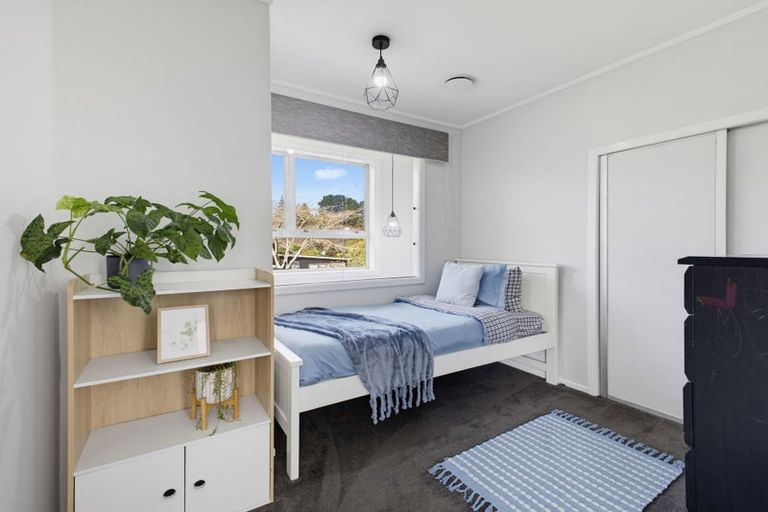 Photo of property in 2 Bromley Place, Westown, New Plymouth, 4310