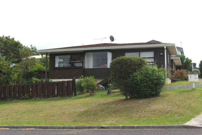 Photo of property in 2/13 Long Street, Torbay, Auckland, 0630