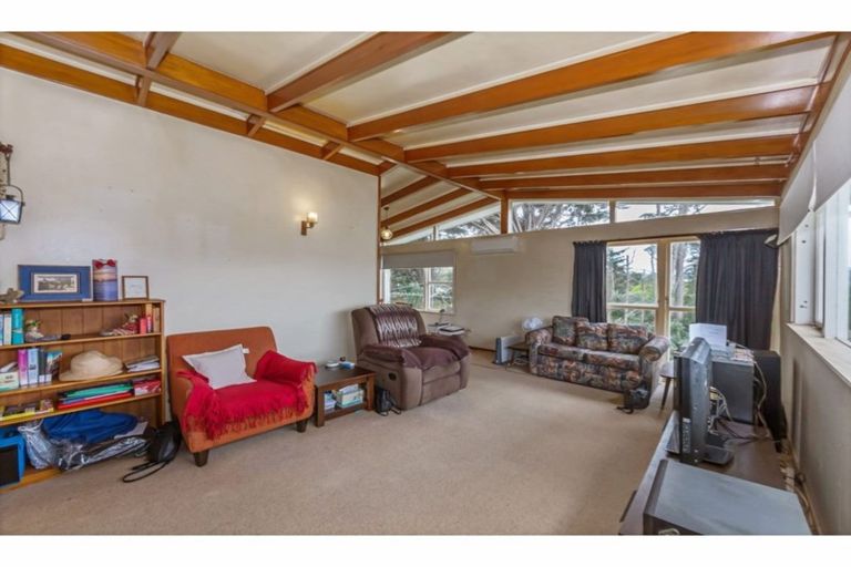 Photo of property in 59 Totaravale Drive, Totara Vale, Auckland, 0629