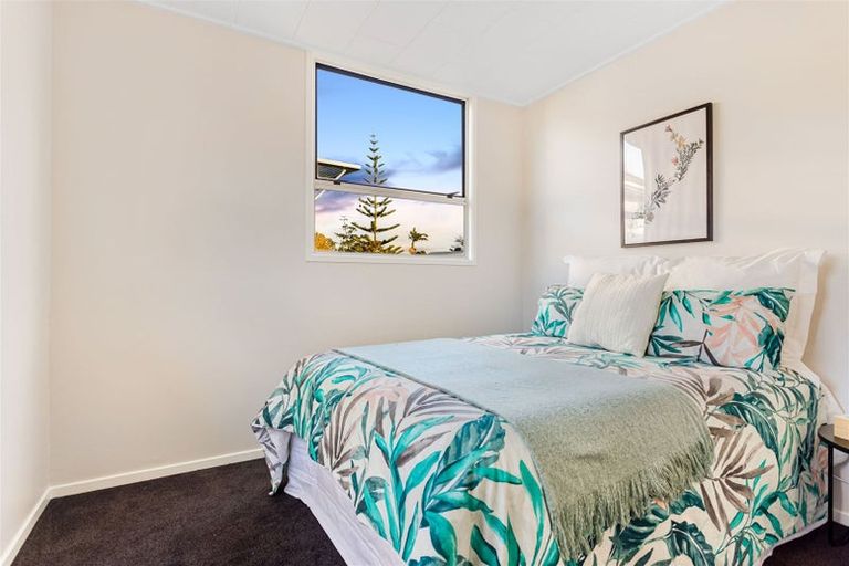 Photo of property in 7 Serwayne Place, Sunnyvale, Auckland, 0612