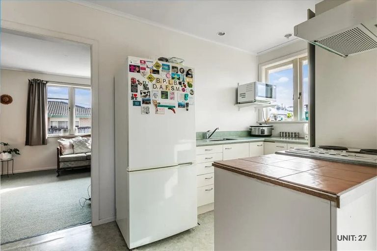 Photo of property in 27 Coniston Avenue, Te Atatu South, Auckland, 0610