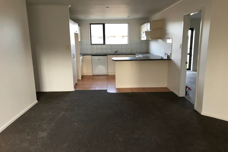 Photo of property in 18 Morewa Place, Takanini, 2112
