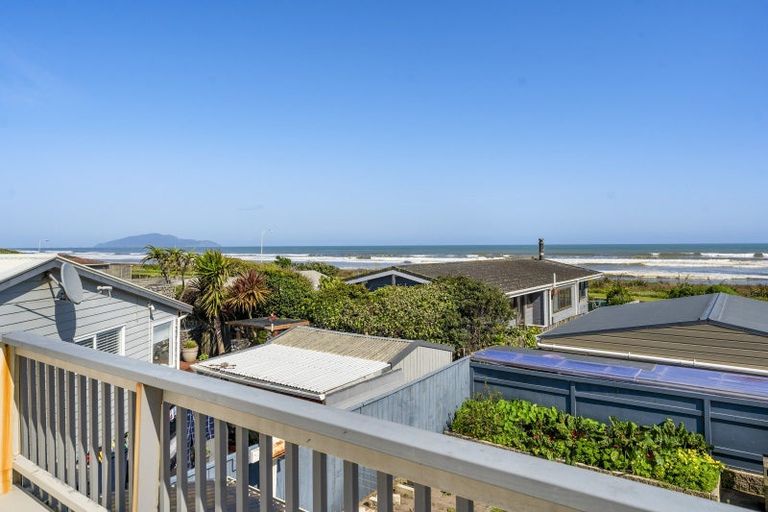 Photo of property in 3 Scott Avenue, Otaki Beach, Otaki, 5512