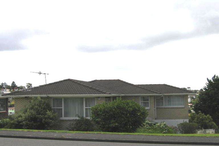 Photo of property in 48 Target Road, Totara Vale, Auckland, 0629
