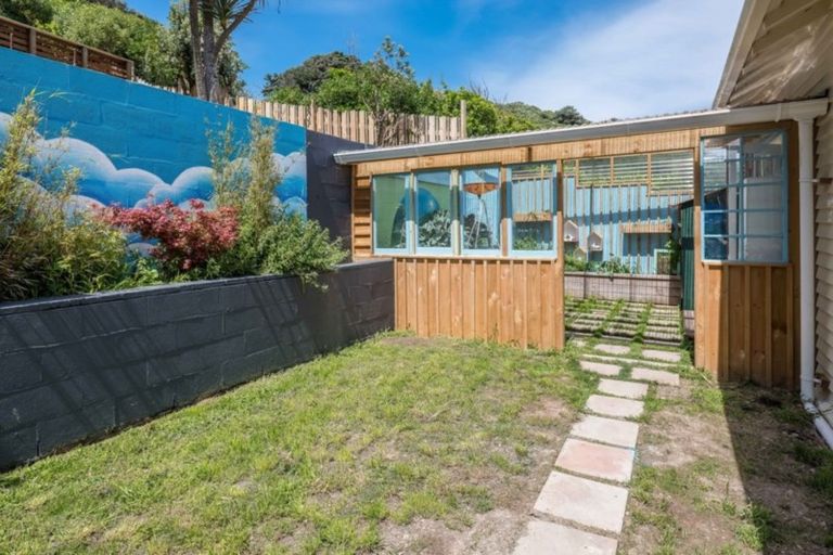 Photo of property in 175 Houghton Bay Road, Houghton Bay, Wellington, 6023
