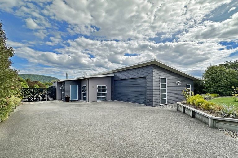 Photo of property in 123 Lisland Drive, Kinloch, Taupo, 3377