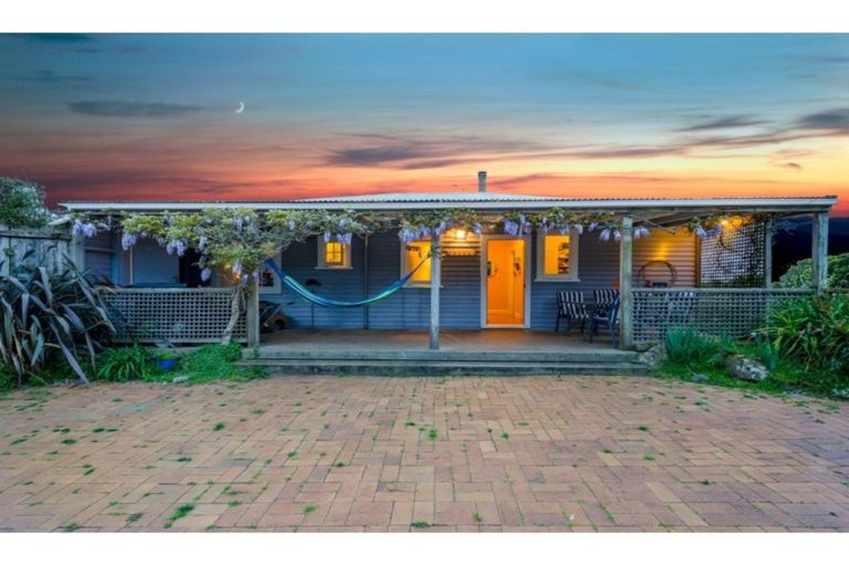 Photo of property in 203 Mangakura Road, Helensville, 0875