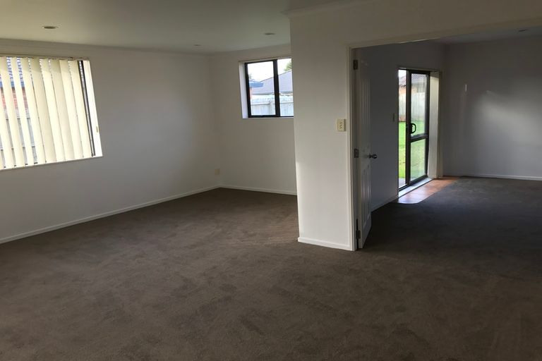 Photo of property in 18 Morewa Place, Takanini, 2112