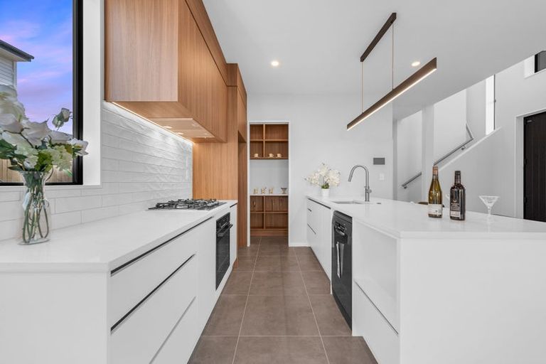 Photo of property in 19 Paihere Street, Huapai, Kumeu, 0810