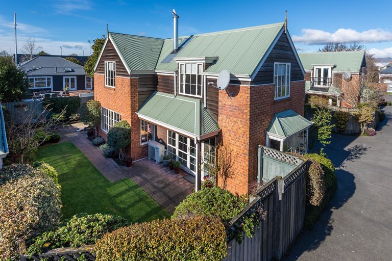 Photo of property in 2/61 Hawkesbury Avenue, St Albans, Christchurch, 8014