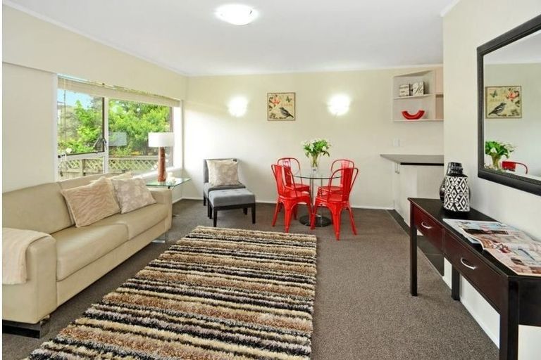 Photo of property in 1/123 Birkdale Road, Birkdale, Auckland, 0626