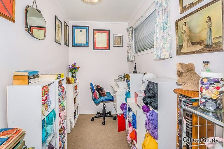 Photo of property in 1/10 Chedworth Drive, Glenfield, Auckland, 0629