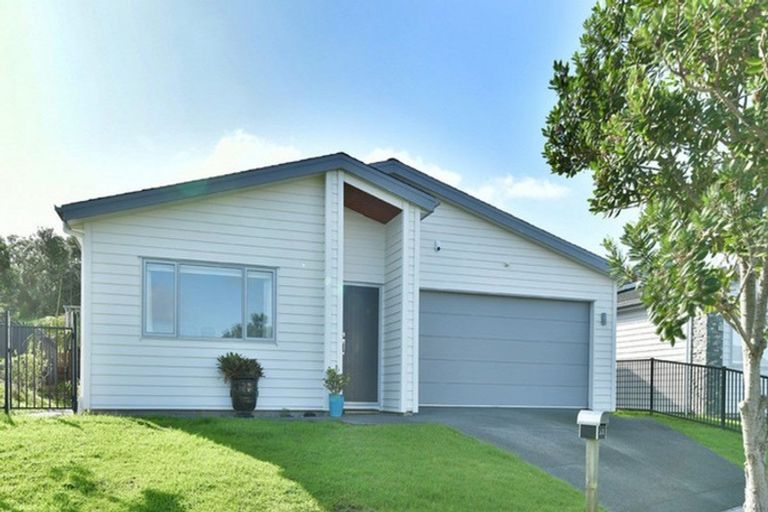 Photo of property in 33 Kaipuke Crescent, Gulf Harbour, Whangaparaoa, 0930