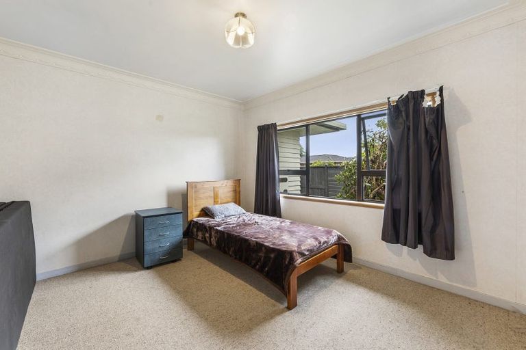 Photo of property in 16 Willis Road, Papakura, 2110