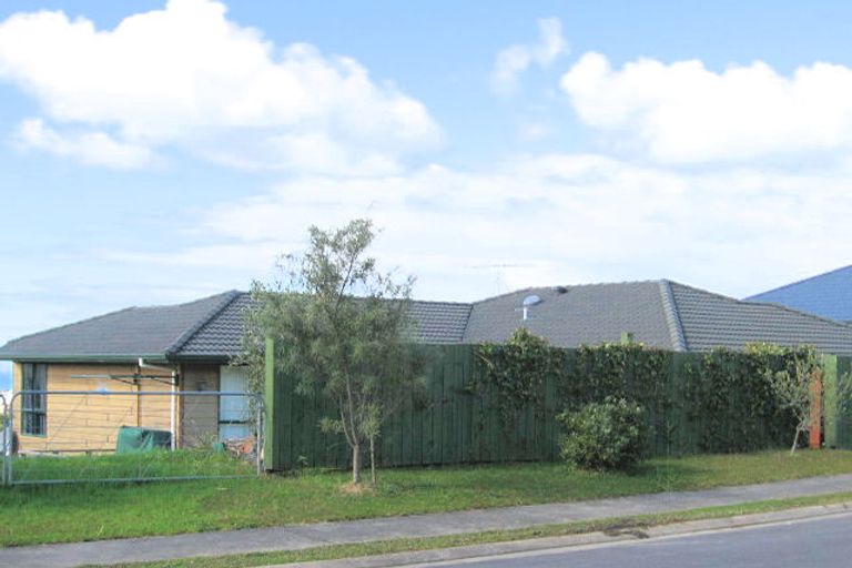 Photo of property in 32 Roberta Crescent, Orewa, 0931