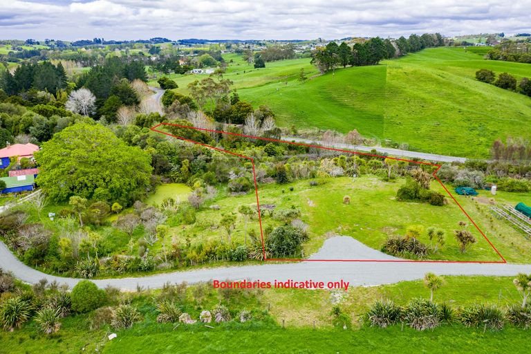 Photo of property in 126 Oneriri Road, Kaiwaka, 0573
