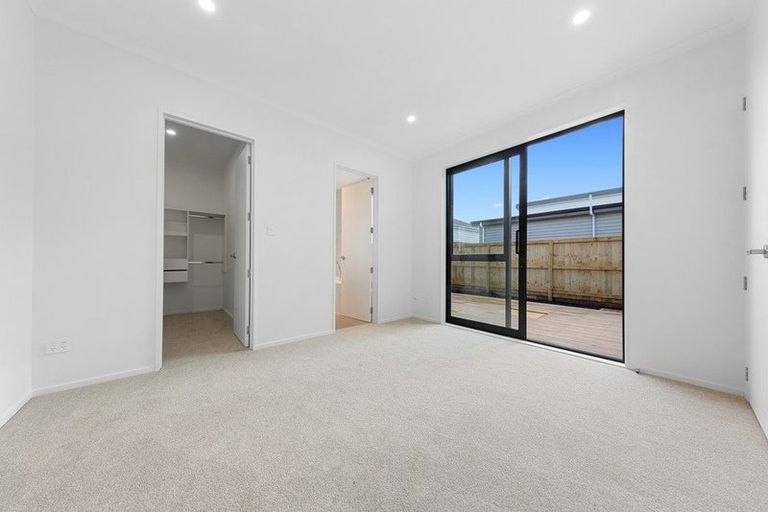 Photo of property in 17 Cara Avenue, Kumeu, 0810