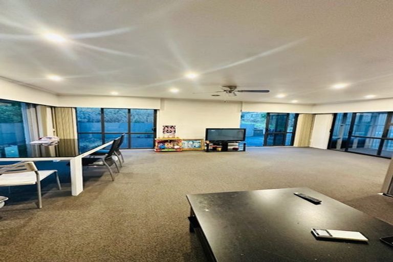 Photo of property in 58 Cyclarama Crescent, Massey, Auckland, 0614