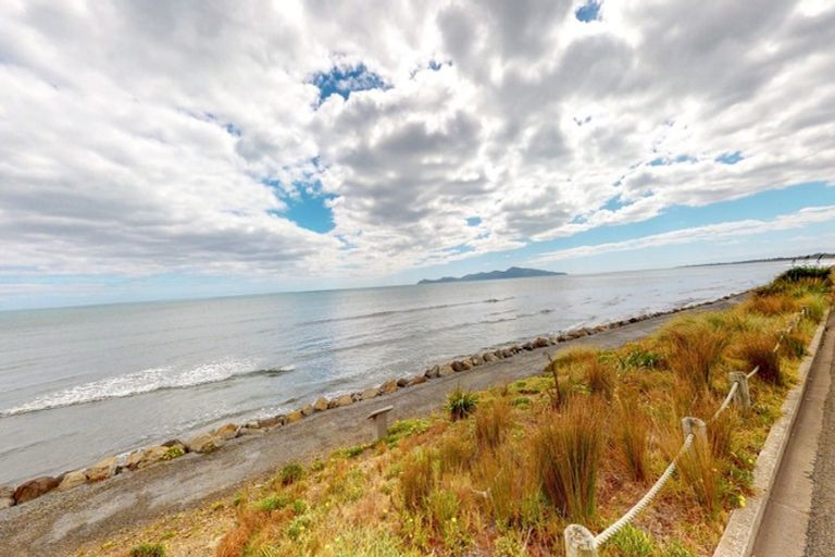 Photo of property in 4 The Parade, Paekakariki, 5034