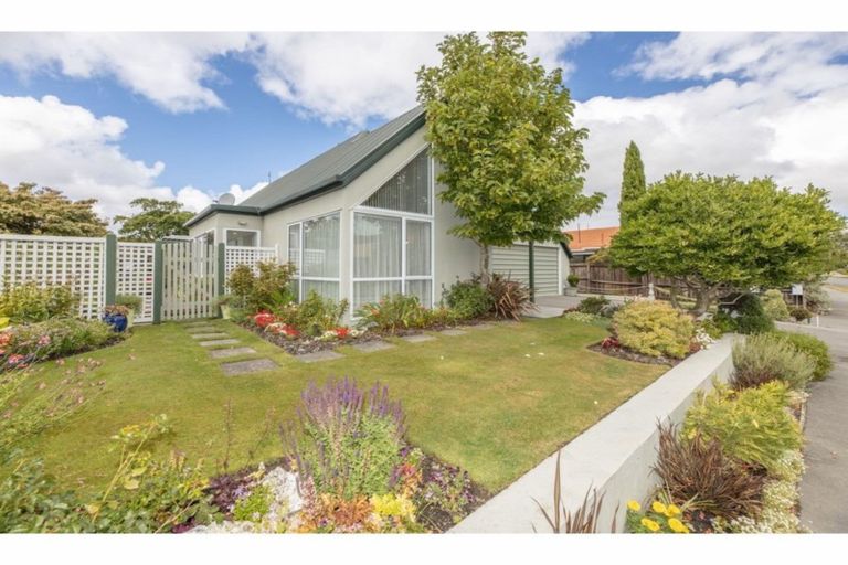 Photo of property in 46 Westgrove Avenue, Avonhead, Christchurch, 8042