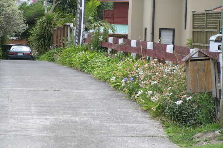 Photo of property in 2/19 Eversleigh Road, Belmont, Auckland, 0622