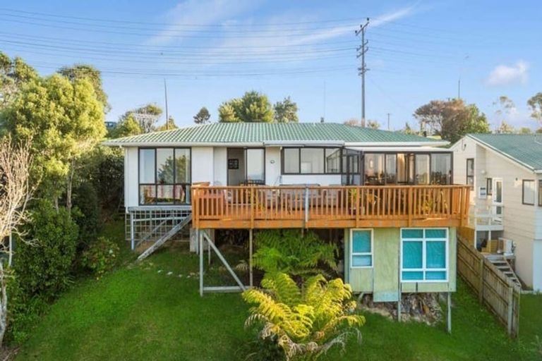 Photo of property in 951 East Coast Road, Torbay, Auckland, 0630