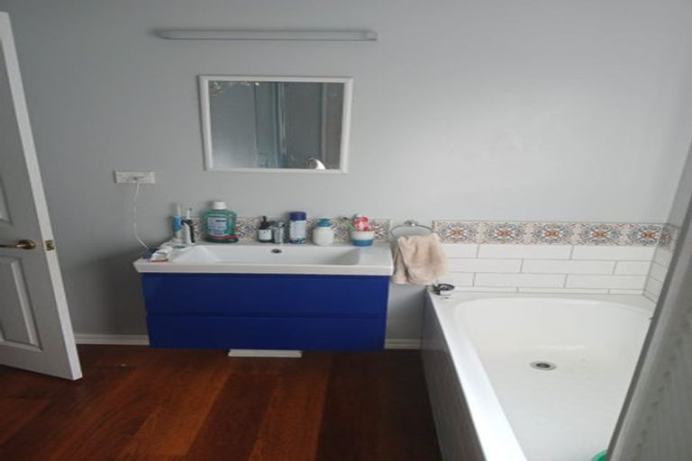Photo of property in 166a Aro Street, Aro Valley, Wellington, 6021