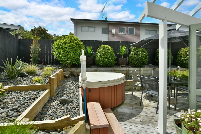 Photo of property in 1/126 Brian Crescent, Stanmore Bay, Whangaparaoa, 0932