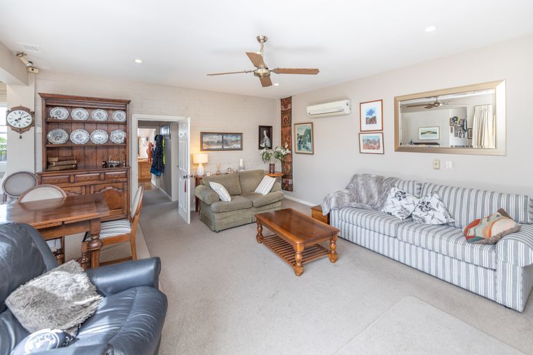 Photo of property in 105a Hinau Street, Riccarton, Christchurch, 8041