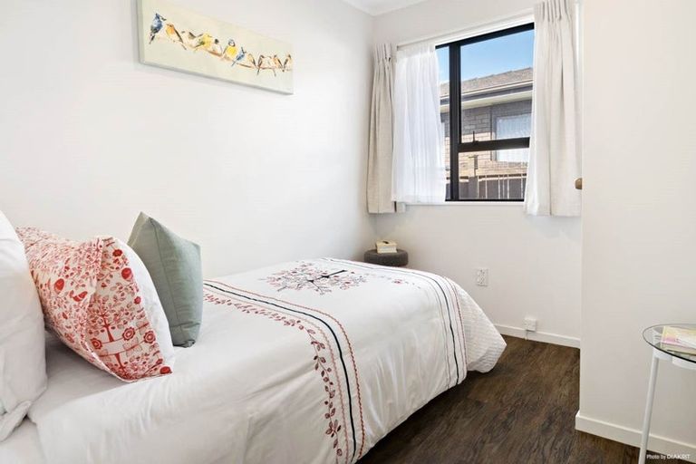 Photo of property in 2/27 Cromdale Avenue, Highland Park, Auckland, 2010