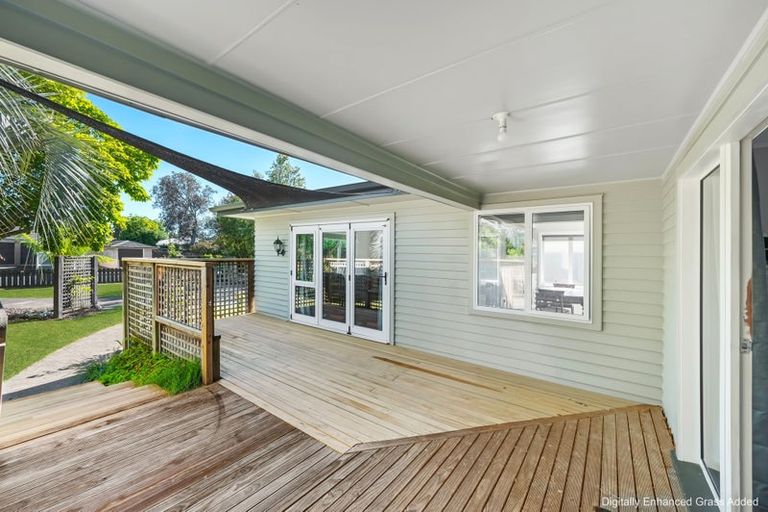 Photo of property in 2 Cambridge Terrace, Taradale, Napier, 4112