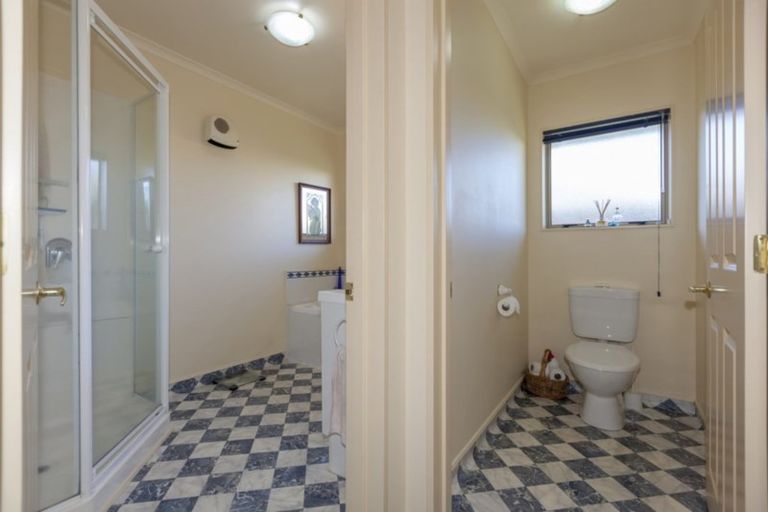 Photo of property in 83 Guildford Drive, Paraparaumu, 5032