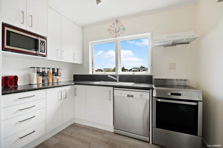 Photo of property in 1/38 Knightsbridge Drive, Forrest Hill, Auckland, 0620