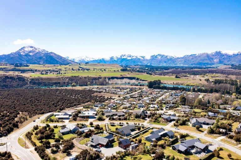 Photo of property in 10 Matheson Crescent, Albert Town, Wanaka, 9305