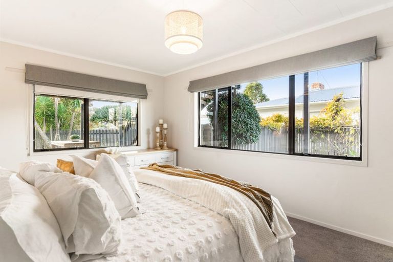 Photo of property in 32 Mcdowell Crescent, Hillcrest, Auckland, 0627