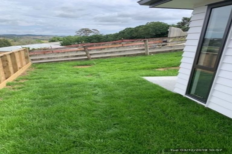 Photo of property in 3 Weka Close, Red Beach, 0932