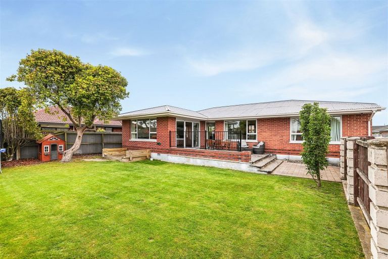 Photo of property in 6 Daniels Road, Redwood, Christchurch, 8051