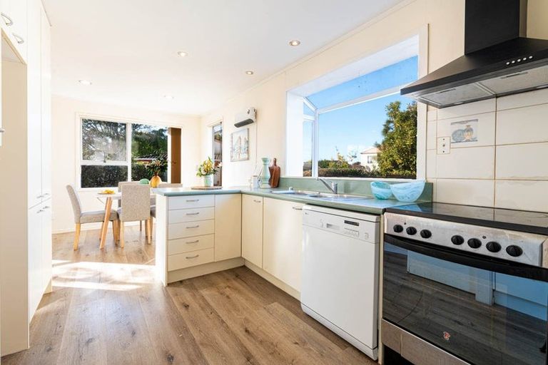 Photo of property in 8 Lisa Rise, Half Moon Bay, Auckland, 2012