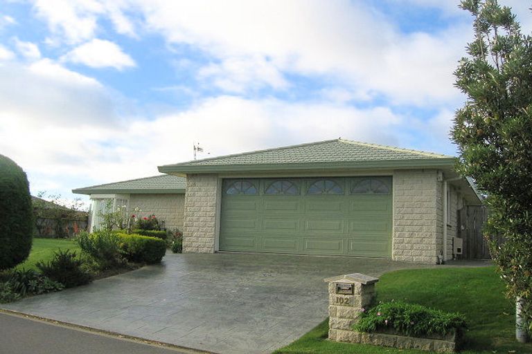 Photo of property in 102 Milne Drive, Paraparaumu, 5032